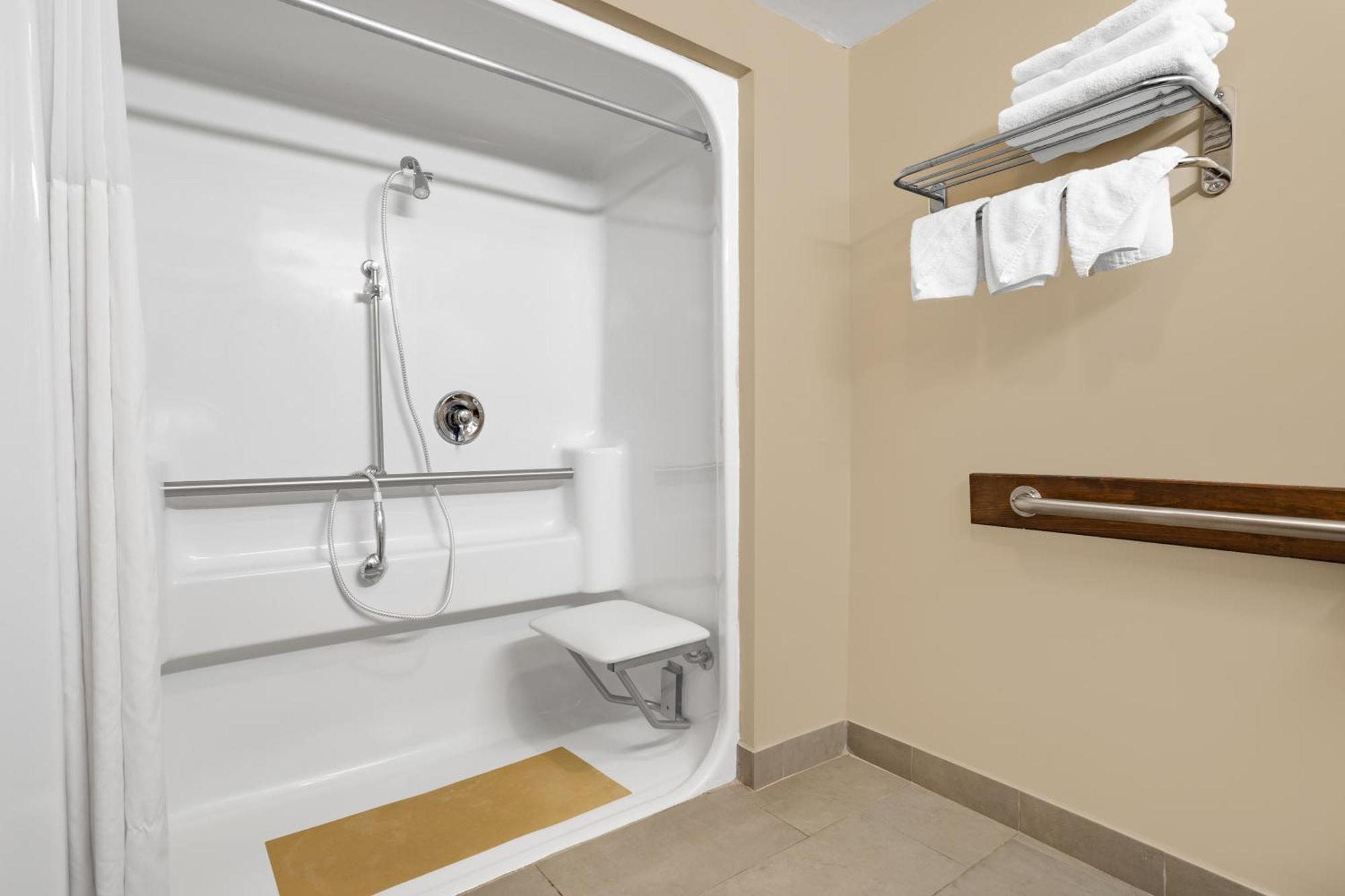 Ramada By Wyndham هيندرسونفيل المظهر الخارجي الصورة